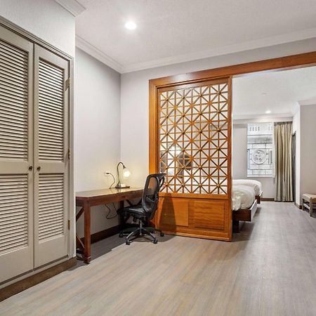 Wyndham Garden Baronne Plaza Hotel New Orleans Bagian luar foto