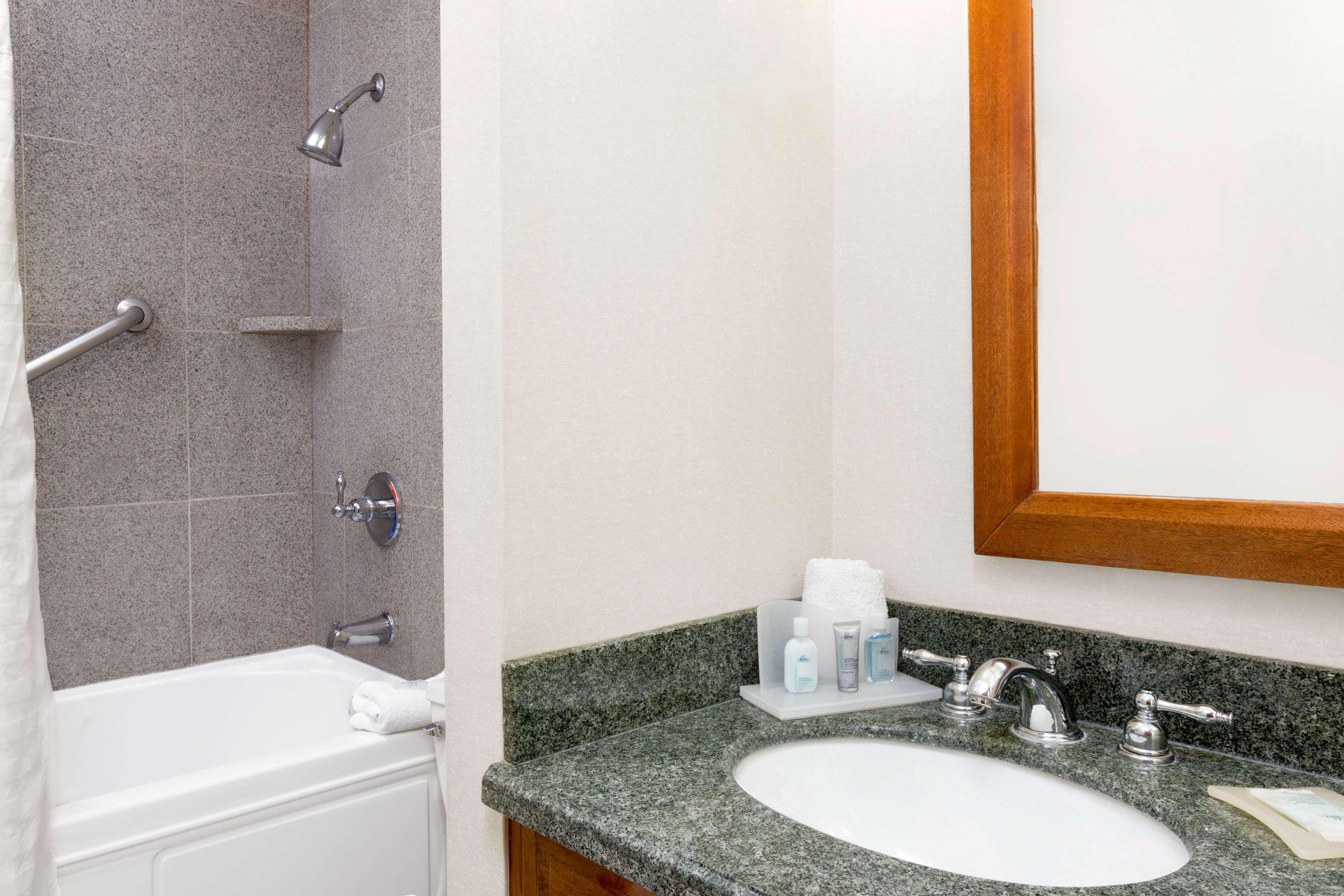 Wyndham Garden Baronne Plaza Hotel New Orleans Bagian luar foto