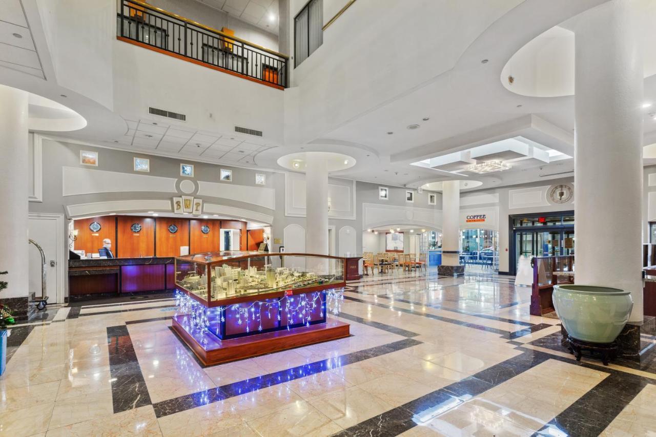 Wyndham Garden Baronne Plaza Hotel New Orleans Bagian luar foto