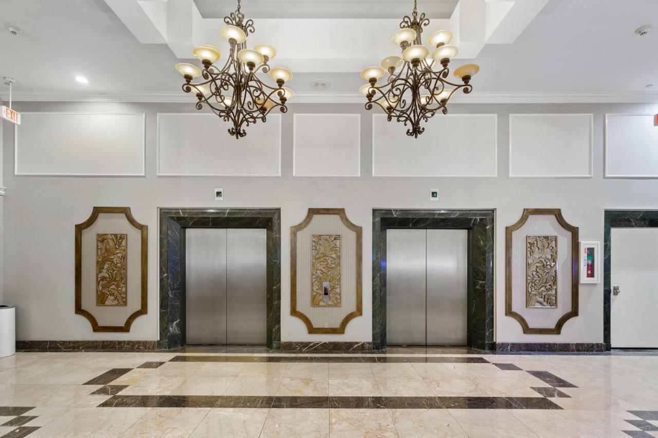Wyndham Garden Baronne Plaza Hotel New Orleans Bagian luar foto