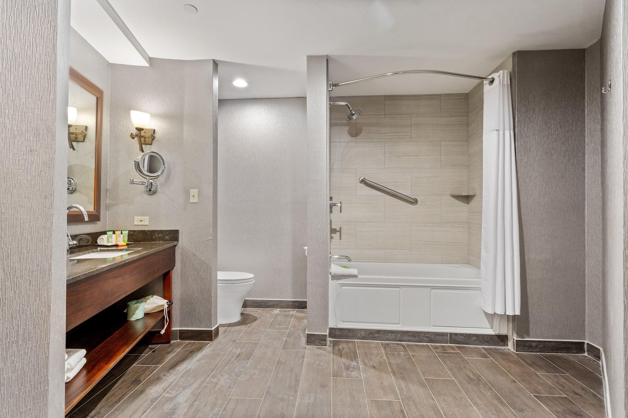Wyndham Garden Baronne Plaza Hotel New Orleans Bagian luar foto