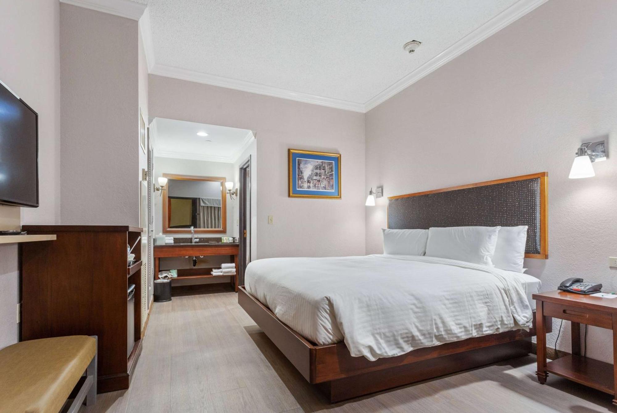 Wyndham Garden Baronne Plaza Hotel New Orleans Bagian luar foto