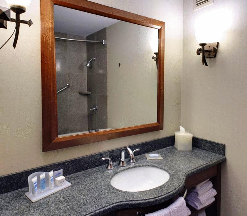 Wyndham Garden Baronne Plaza Hotel New Orleans Bagian luar foto